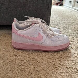 KIDS Pink Nike Air Force 1’s, size 7!🩷